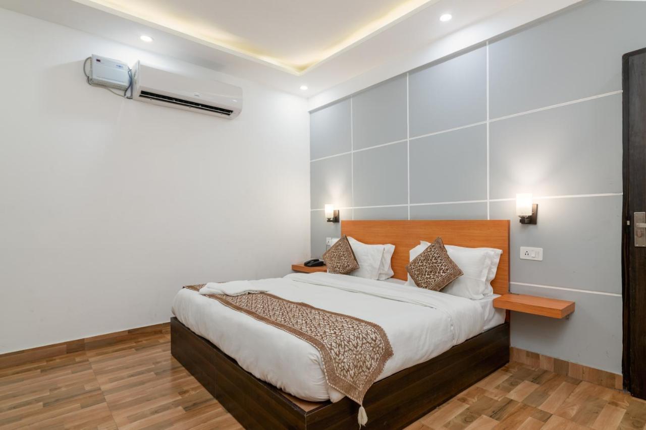 Hotel De Luxe Basai Road Gurgaon Exterior photo